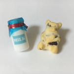 牛乳とくまチョコチップビスケット。ピアス