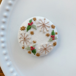 刺繍くるみボタン（ヘアゴム/ブローチ）
