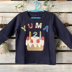お誕生日の記念に・お名前入り・ふわふわもこもこのバースデーケーキ 長袖Tシャツ