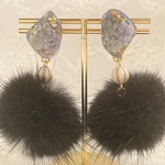 ピアス　ファー　くすみブルー　レジン　レジンピアス　レジンアクセサリー　レジンアクセ　ファーピアス　ドライフラワー　ドライフラワーアクセサリー