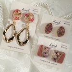 【ハッピーバック❣】イヤリング　　レジン　レジンアクセサリー　レジンアクセ　レジンイヤリング　ドライフラワーアクセサリー　ドライフラワーアクセ　