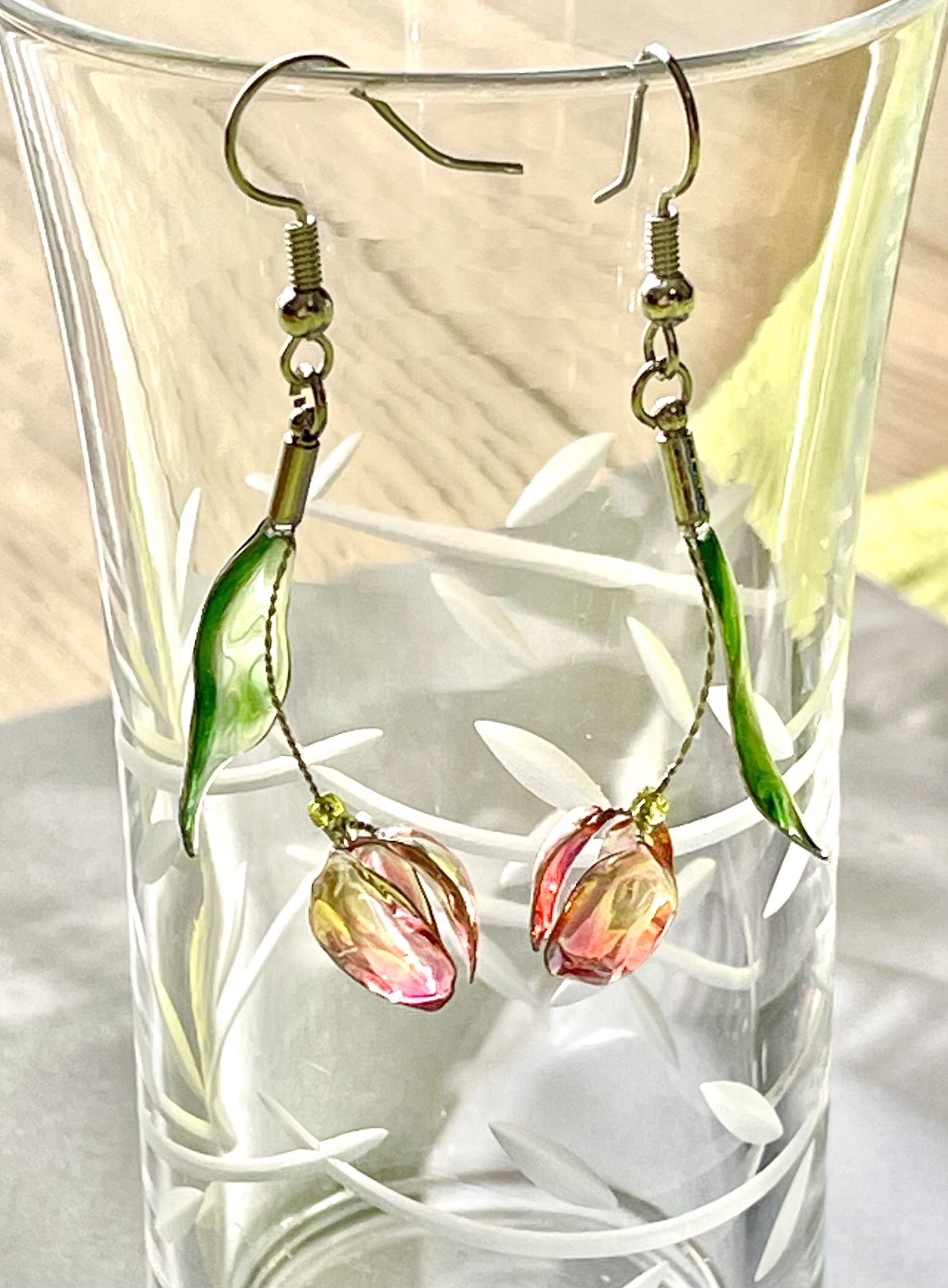 チューリップのピアス ワイヤーフラワー レジンアクセサリー