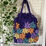 150-4.カラフル花モチーフ（プリムラ）のニットバッグ（巾着タイプ）