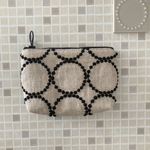 tambourine  ライトベージュ×ブラック　ミニコスメポーチ　ミナペルホネン の刺繍生地　ポーチ　タンバリン　　mina perhonen ポケットつき