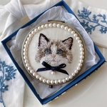  猫の刺繍コンパクトミラー