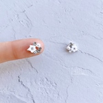 白いお花とクリスタルのリース＊イヤリング