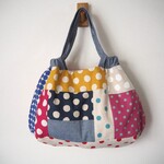 たくさんドットの　ランダムパッチ　クシュクシュBAG　水玉　♪　赤　ダンガリーブルー