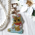 オリジナルイラスト　猫のキーホルダー　プラ板　レジン　雪　冬　雪だるま　アニマルモチーフ　トラ猫　茶トラ