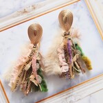 ふわふわ引き揃え糸タッセルピアス
