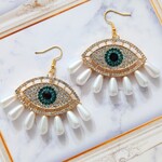 下まつげがすごいఠ_ఠ 大きなキラキラの目 ピアス