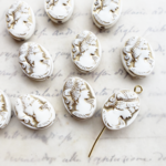 10個 アクリル ビーズ カメオ風 貴婦人 女性 ゴシック ゴスロリ/アイボリー×ゴールド（Ｂ-112） レトロ ヴィンテージ