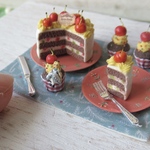 アリス　カスタードとチェリーのチョコレートケーキセット🍰🍫