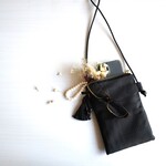 ちょっとそこまでスマホポシェット　-黒ベースにチェックの織-　SPP2209BK14CH