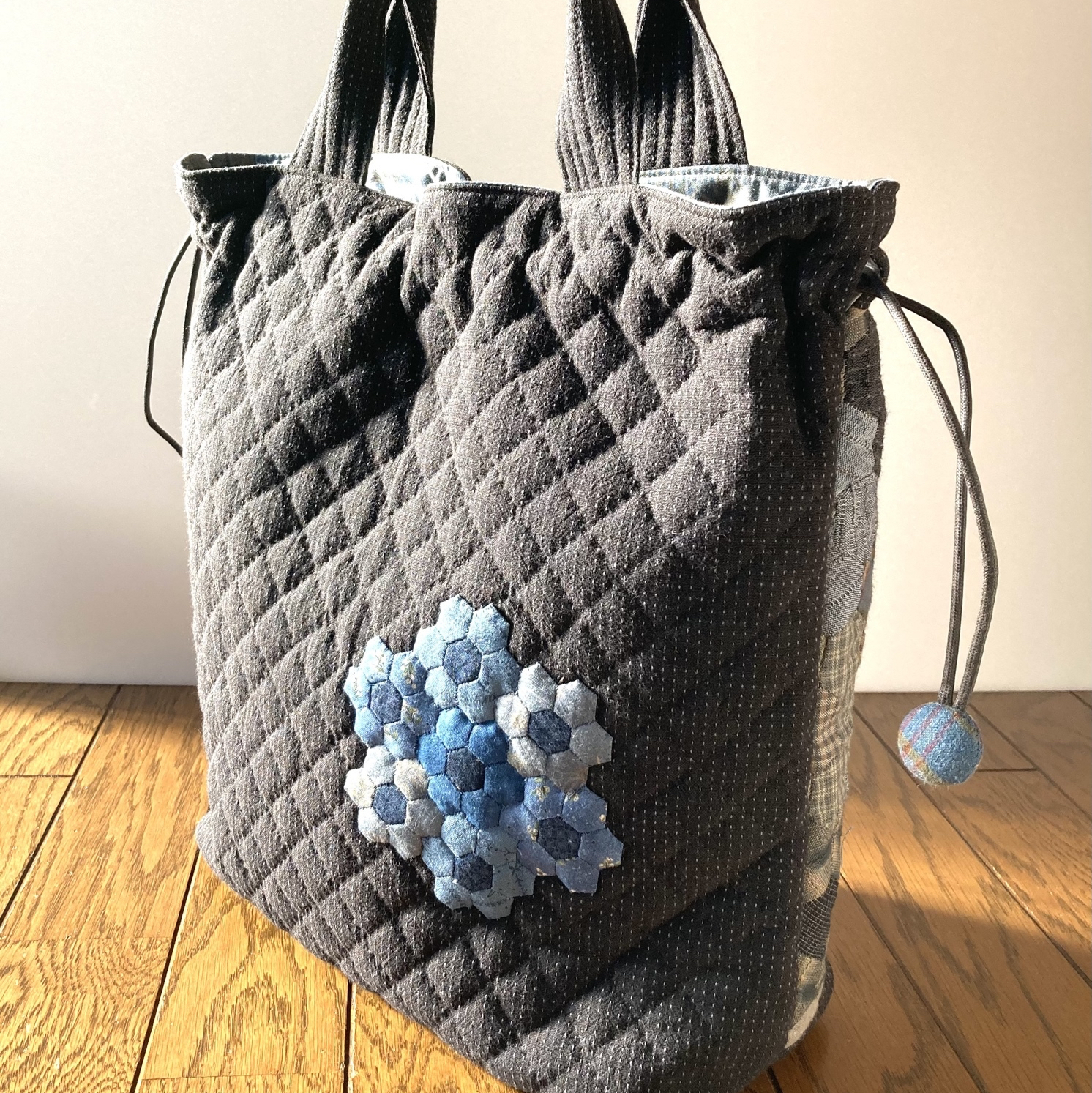 パッチワークキルトのトートバッグ（ハンドメイド） パッチワークキルトのトートバッグ（ハンドメイド） - メルカリ