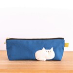 ペンケースで一休みする猫のペンケース(白猫 ブルー)