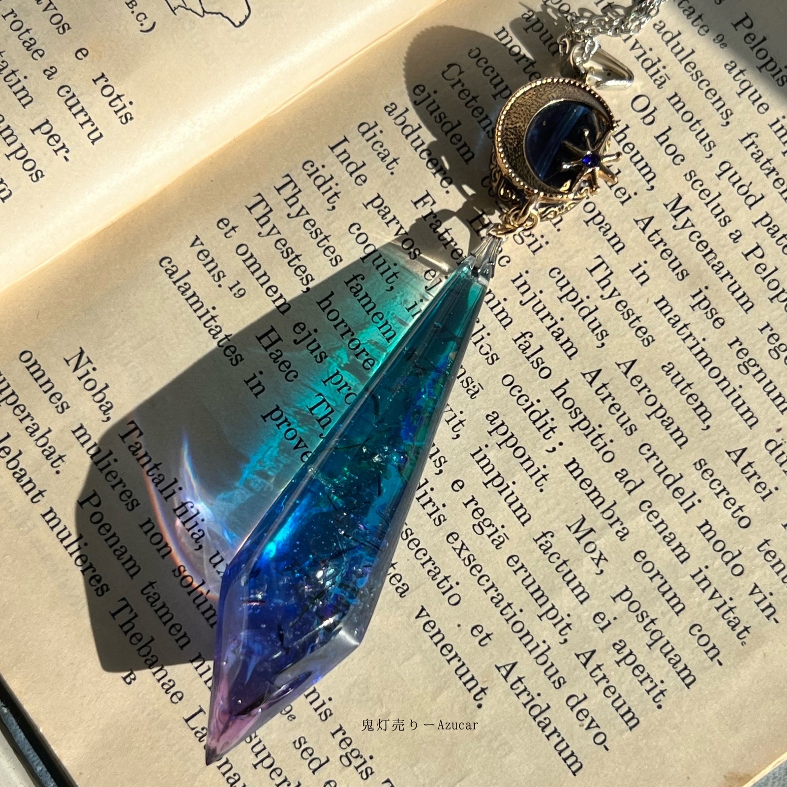 ステンドグラスのようなペンデュラム　大ぶり　シンプル　ネックレス ステンドグラスのようなペンデュラム大ぶりシンプルネックレス