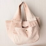 ふかふかコーデュロイのコロンとしたバッグ