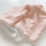 専用ページ　　　　　　　プードルボアケット　刺繍ガーゼ　刺繍あじさい　花柄　くすみピンク　おしゃれ花柄　女の子　ひざ掛け　カフェマット　ハンドメイド　handmade  