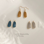 ☆くすみカラー／いびつなオシャレチャームピアス／イヤリング