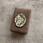 花刺繍のミラー付きリップケース