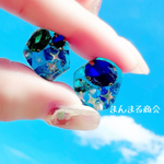 ブルーローズ【約束カラット🌹💙】青薔薇の花びらガラス製ビジュー金属アレルギー対応サージカルステンレスピアス、イヤリング可
