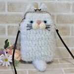 手編みニットのかわいいネコちゃんの　がま口のスマホポシェット（ペルシャ）