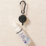 大人気【再販】ホワイトとお揃い♪ リール付き カラビナ ハンドジェルホルダー アルコール除菌ホルダー アルコール消毒ホルダー シンプル ブラック シルバー