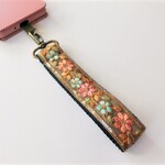 【7周年Thanks☆こっそりSALE】⚠注意事項ｱﾘ⚠あると便利*異国情緒インド刺繍リボンのハンドストラップ/スマホストラップ【③きらめくフラワーライン（マルチカラー）】