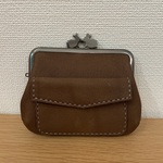 ＊ａ様ご予約品＊【送料無料】ぱかっと開くとお部屋が3つの親子がまぐち♪外ポッケが付いたうさぎ口金の四角い本革ミニ財布（こげ茶色レザー）