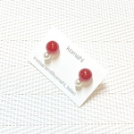 シンプルなまん丸とパールのピアス(ダークレッド)