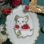 【パイド】クリスマスチンチラの手刺繍ブローチ③クリスマスプレゼント