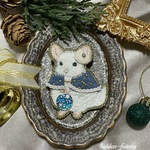 【ピンクホワイト】クリスマスチンチラの手刺繍ブローチ①冬の星空