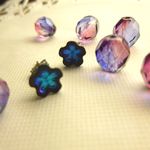 瑠璃色バミューダブルー小花ピアス＜再販＞