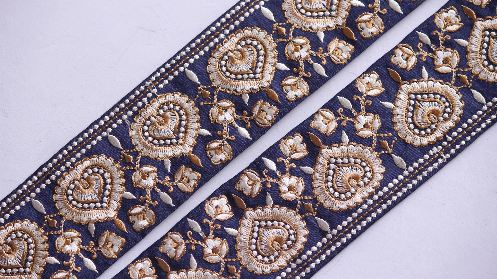 インド刺繍リボンᢂハートシルクリボン【ネイビー】インド刺繍/刺繍 