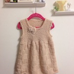 子ども用（３歳）手編みの春用ニットワンピース/ベージュ/リボン