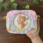 お花どうぞ♪キツネさんの羊毛刺繍アップリケのスクエアポーチ