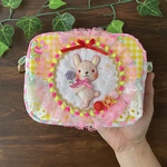 お花にどうぞ♪ピンクのウサギさん羊毛刺繍アップリケのスクエアポーチ