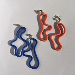 ポリマークレイピアス / イヤリング　＊ 大ぶりイヤリング　うねうね　ウェーブ　アシンメトリー　個性的ピアス　サージカルステンレス