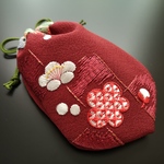 158 日本刺繍/祈りの蓮華袋「梅格子」蘇芳地  / お祝い 和のギフト 和風プレゼント 伝統工芸 着物 手刺繍 巾着 縁起物 お守り 和柄 