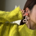 ポリマークレイピアス　＊  サージカルステンレス　ニュアンス　うねうね　カジュアル　大ぶり　クレイアクセサリー　金属アレルギー対応　個性的ピアス　アシンメトリー