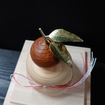 木製鏡餅中サイズ　限定品　２葉手彫り木箱入り　