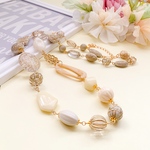 ◇アンティークゴールド×ホワイトのロングネックレス