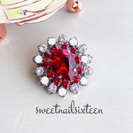 スワロフスキークリスタルしずく型ミニブローチレッドシルバー