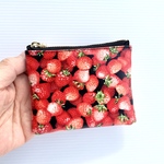 感謝セール品❤️いちごいちご🍓　便利ラミネート ミニポーチ　10cmファスナー
