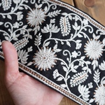 13.5㎝幅　［50㎝］カット済み【インド刺繍リボン】幅広　シルク　刺繍リボン   【ブラック】