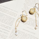 silk brown　スワロフスキーと淡水パールのピアス／イヤリング