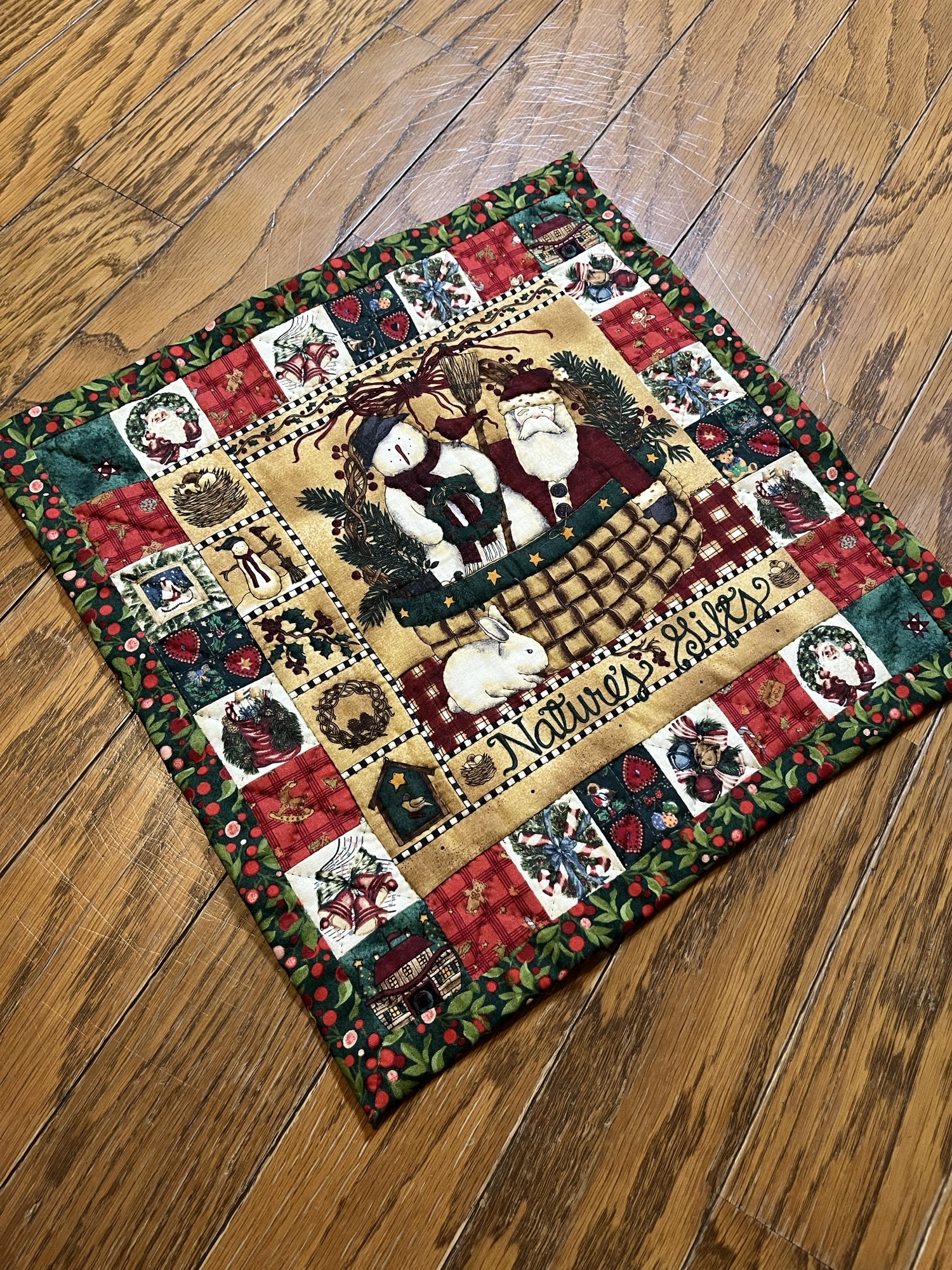 サンタクロースとスノーマンのクリスマスタペストリー パッチワーク