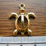 キュートなウミガメ（ホヌ）の金色チャーム6個入り