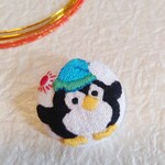 刺繍ミニブローチ◆ペンギン（おひさま）◆くるみボタン