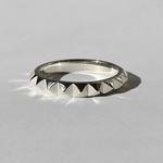 Pyramid Stud Ring (Width 3mm) / SV925